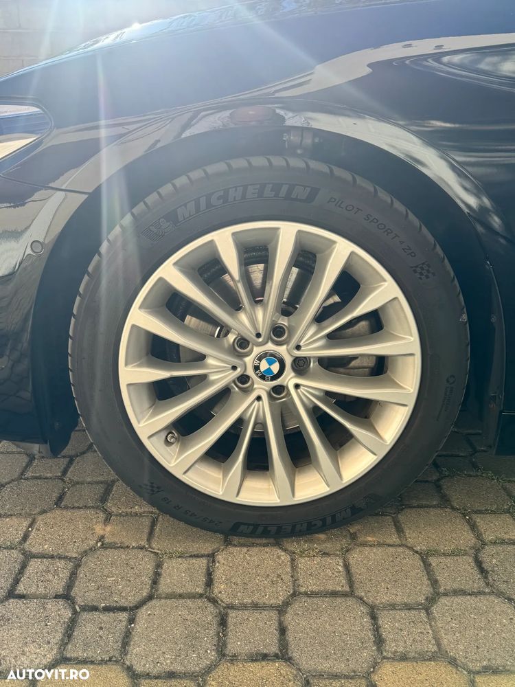 BMW Seria 5 520d xDrive AT - 29
