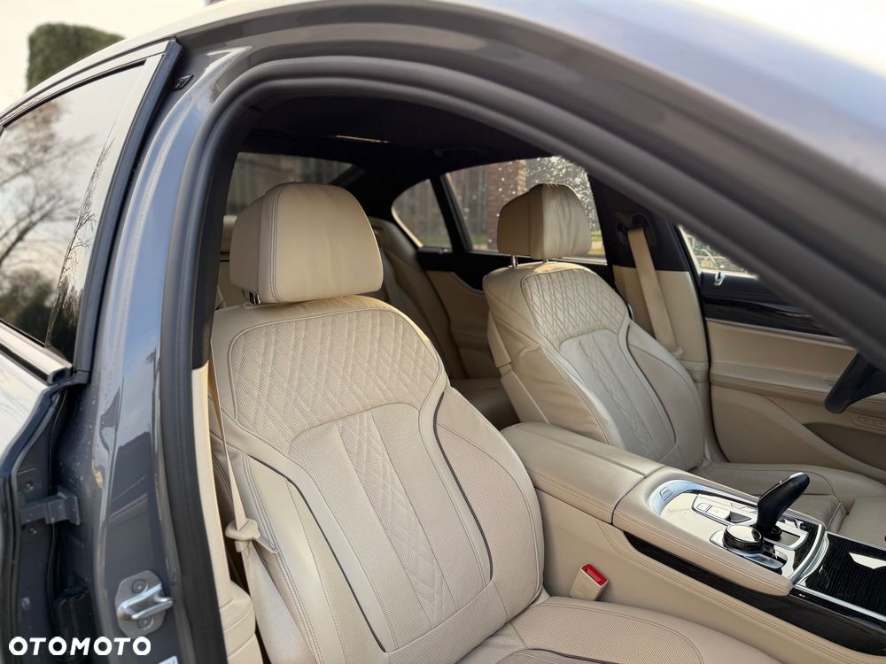 BMW Seria 7 730d xDrive mHEV - 25