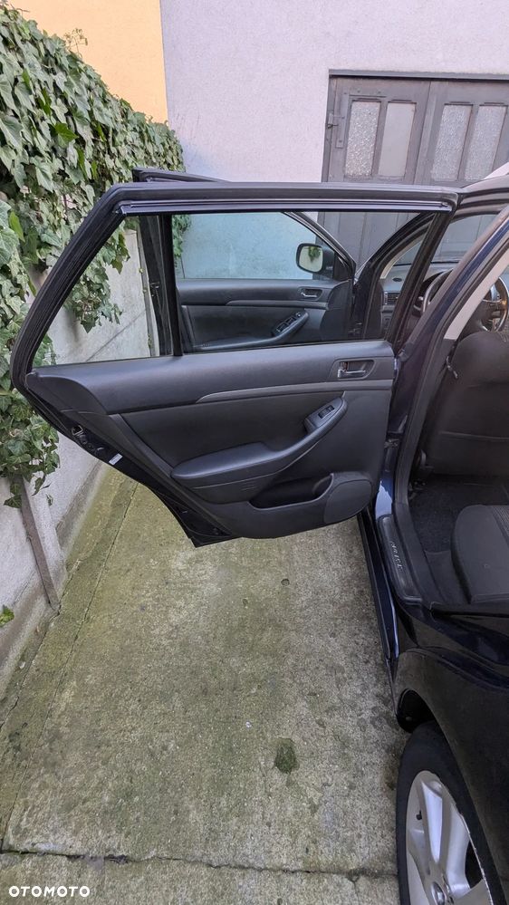 Toyota Avensis 2.0 D-4D Combi Sol - 6