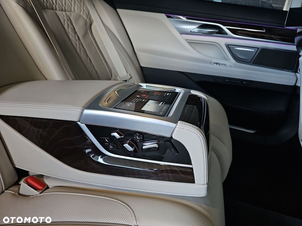 BMW Seria 7 - 37