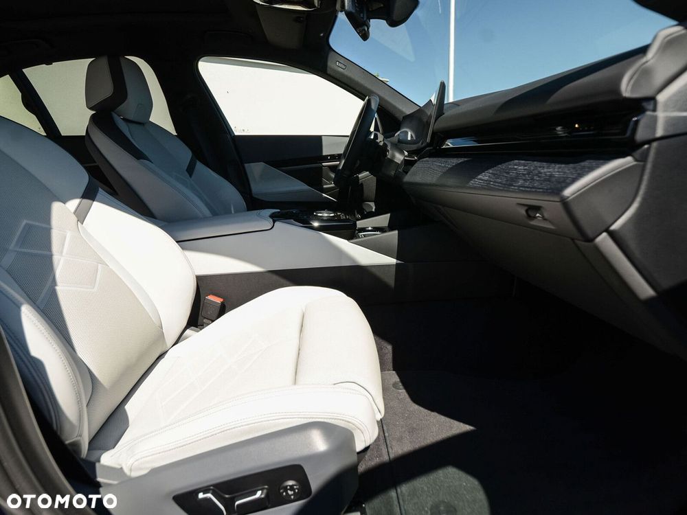 BMW Seria 5 520d xDrive - 32