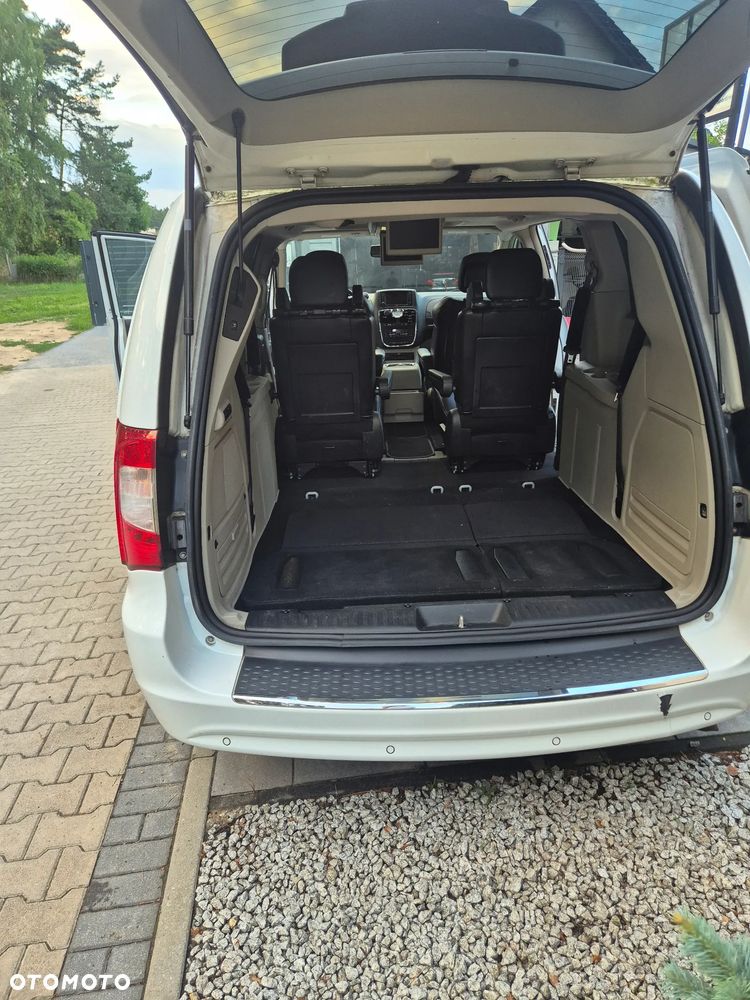 Chrysler Town & Country 3.6 Limited - 25