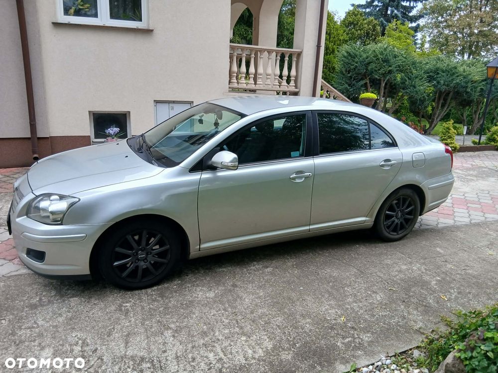 Toyota Avensis 2.2 D-4D Prestige Gold - 3