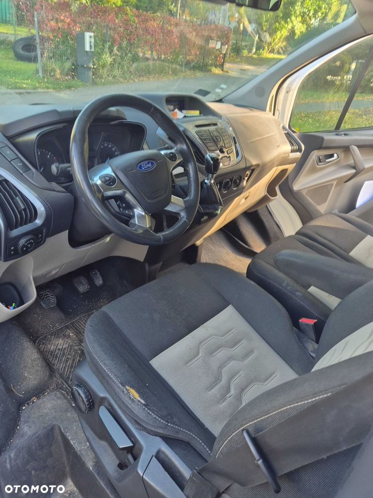 Ford Tourneo Custom - 8
