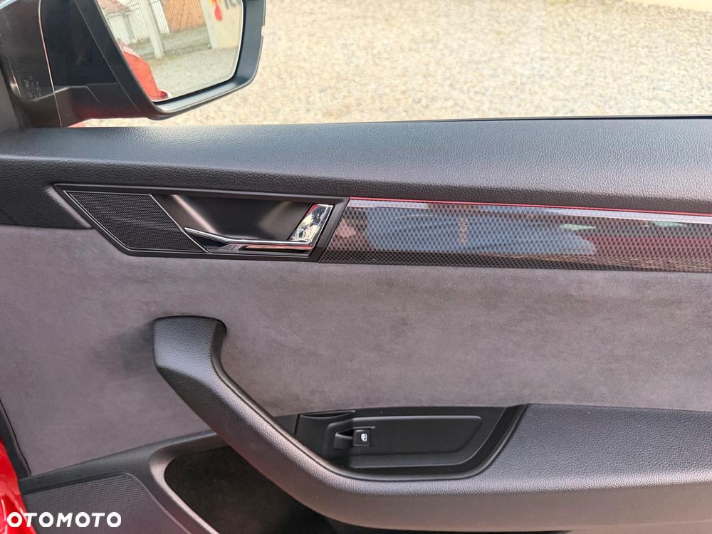Skoda Superb 2.0 TDI Sportline - 20