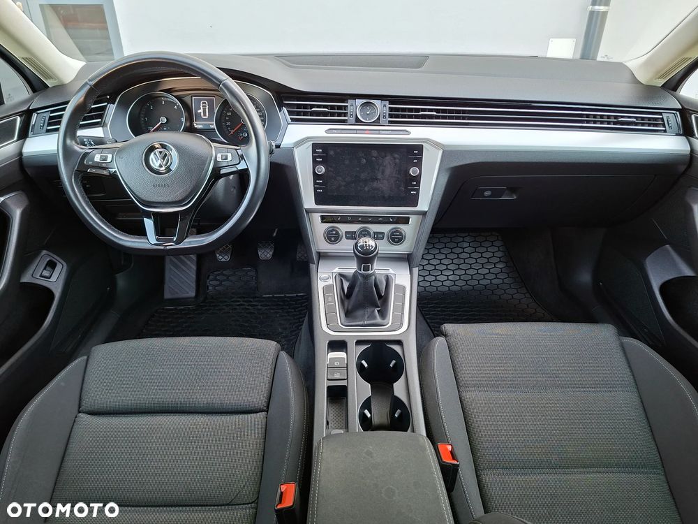 Volkswagen Passat - 28