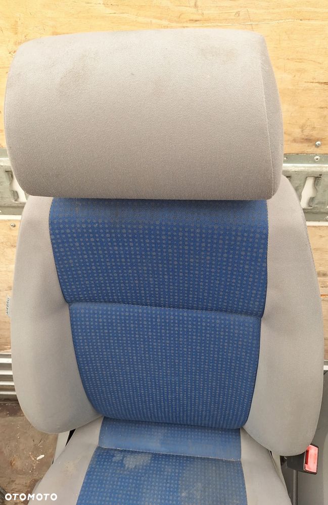 FOTEL  PRAWY PRZÓD - VOLKSWAGEN CADDY /2009 ROK / EUROPA - 3
