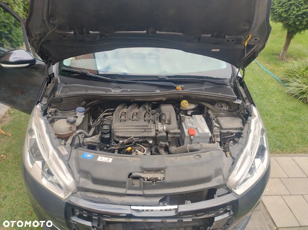 Peugeot 208 - 11