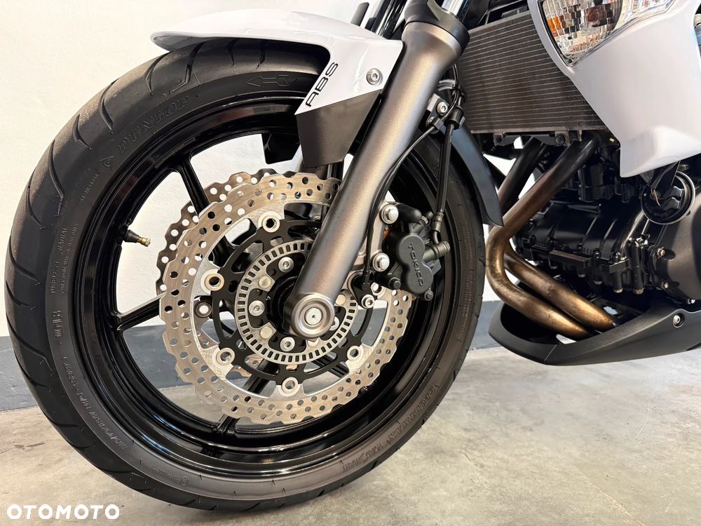 Kawasaki ER - 8