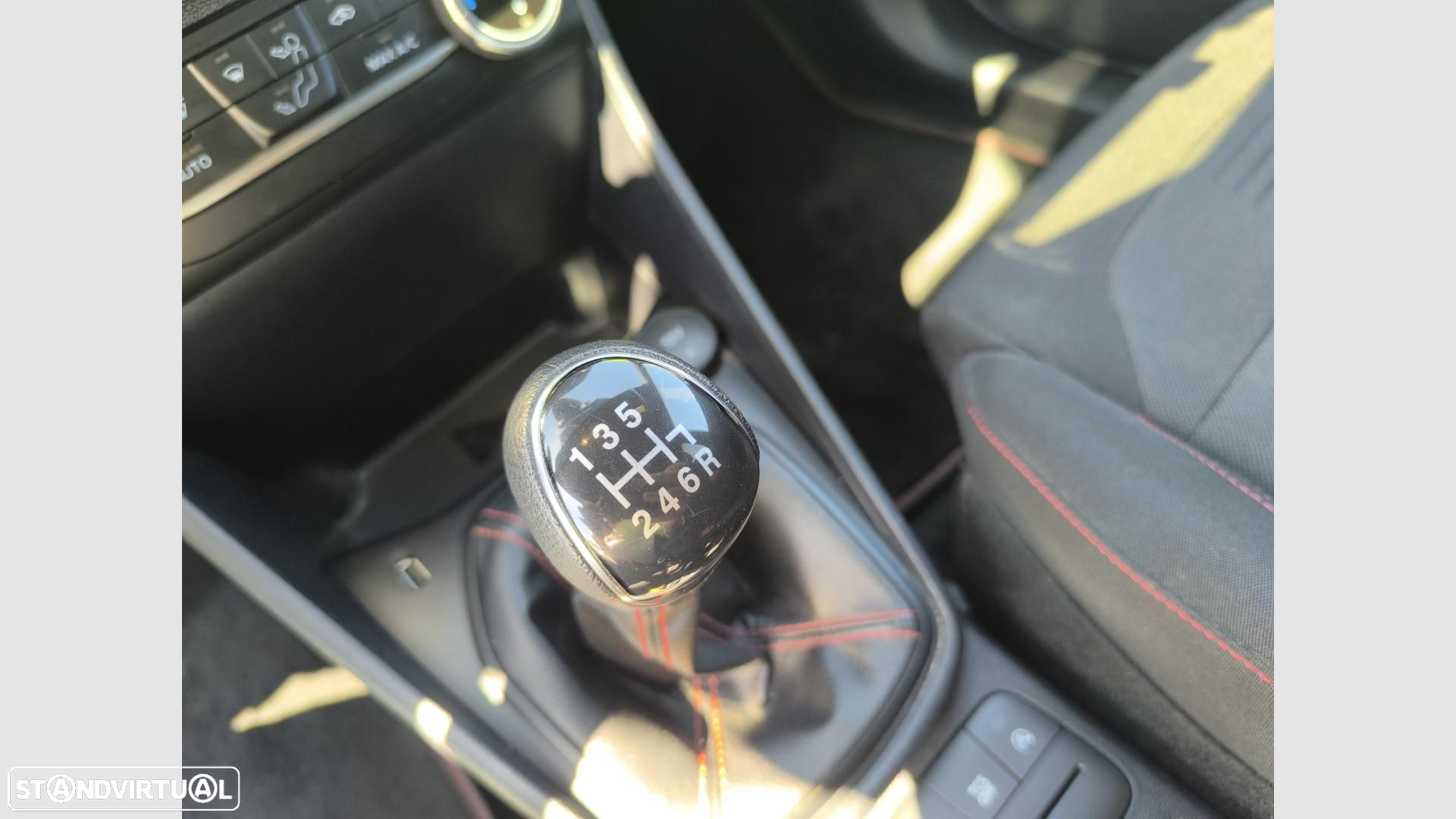 Ford Fiesta 1.0 EcoBoost ST-Line - 11