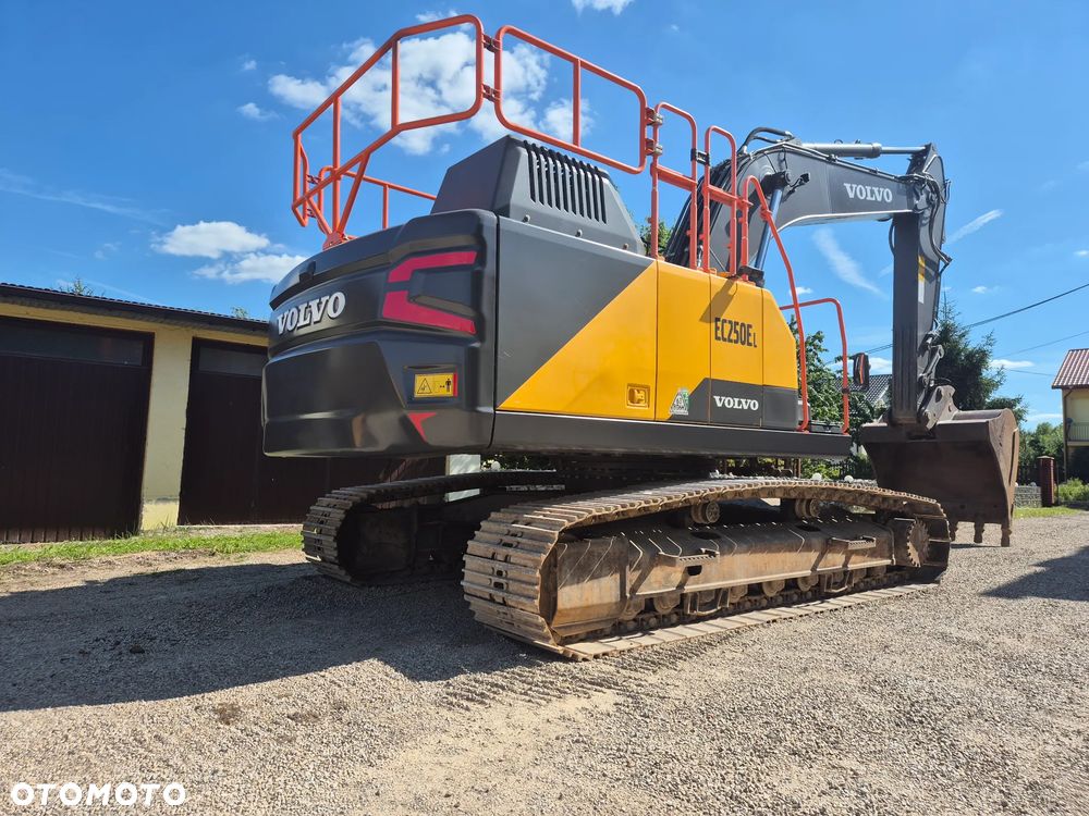 Volvo EC 250 EL - 10