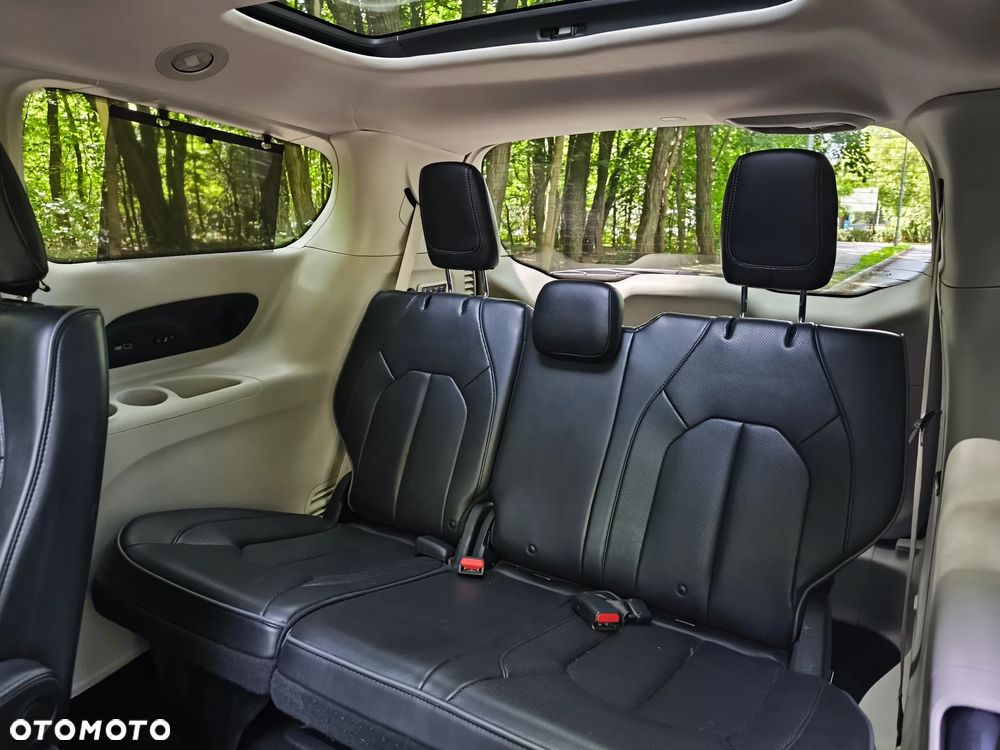 Chrysler Pacifica - 15