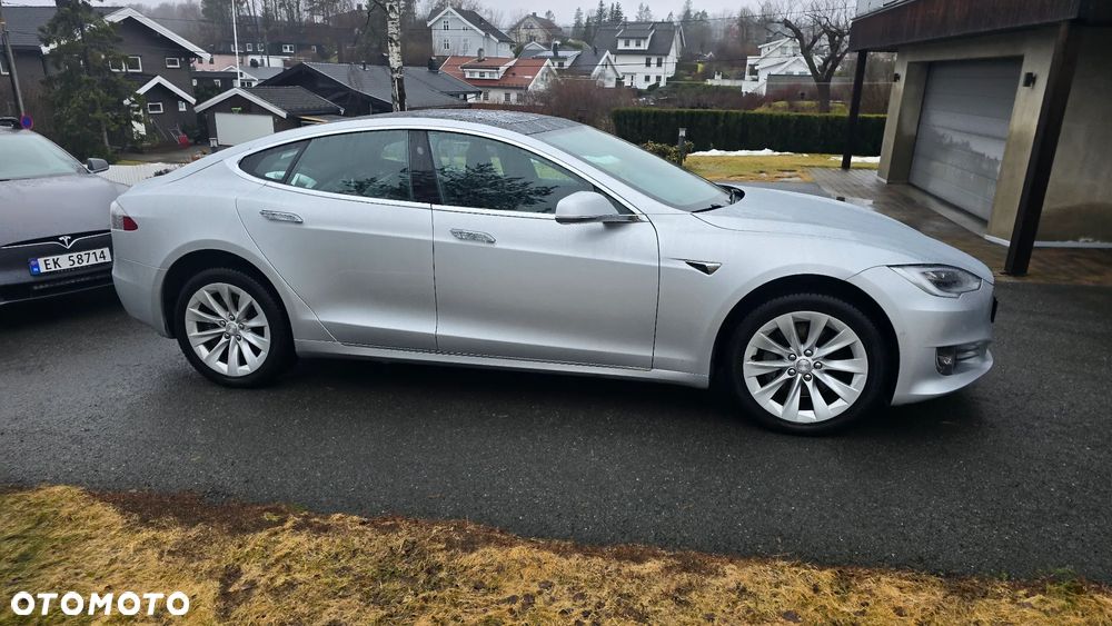 Tesla Model S - 2