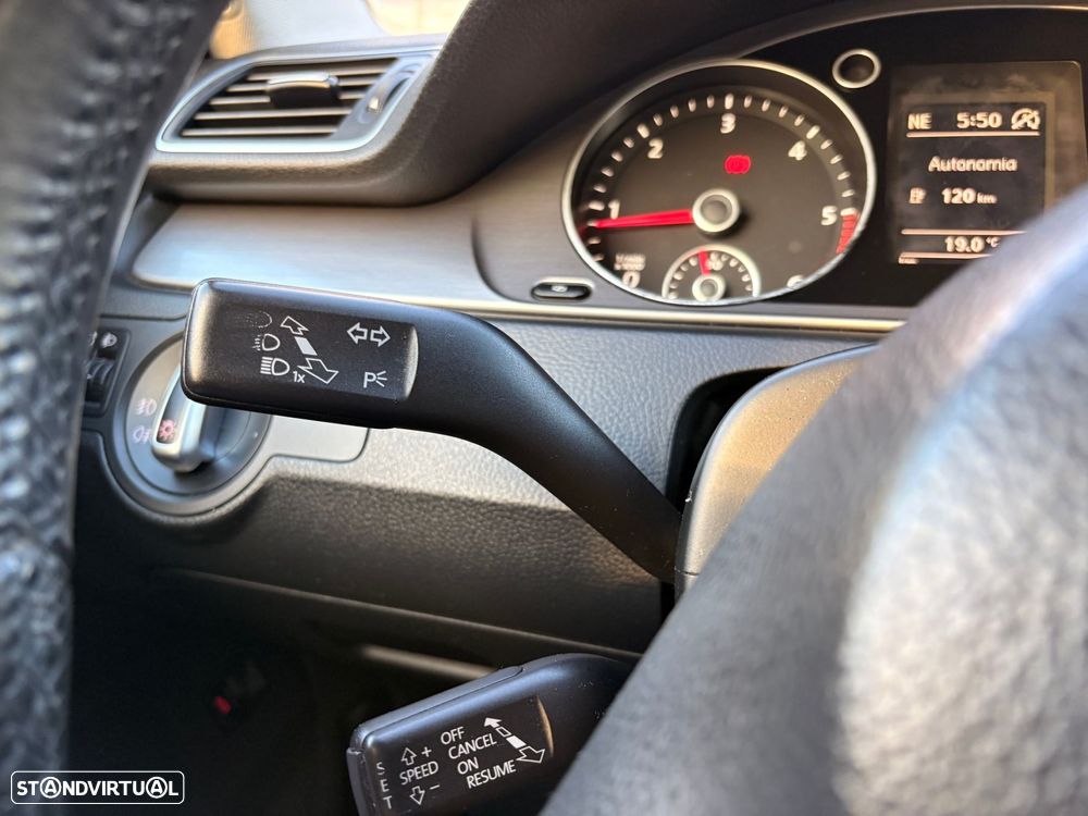 VW Passat Variant 1.6 TDI Confortline BlueMotion - 34