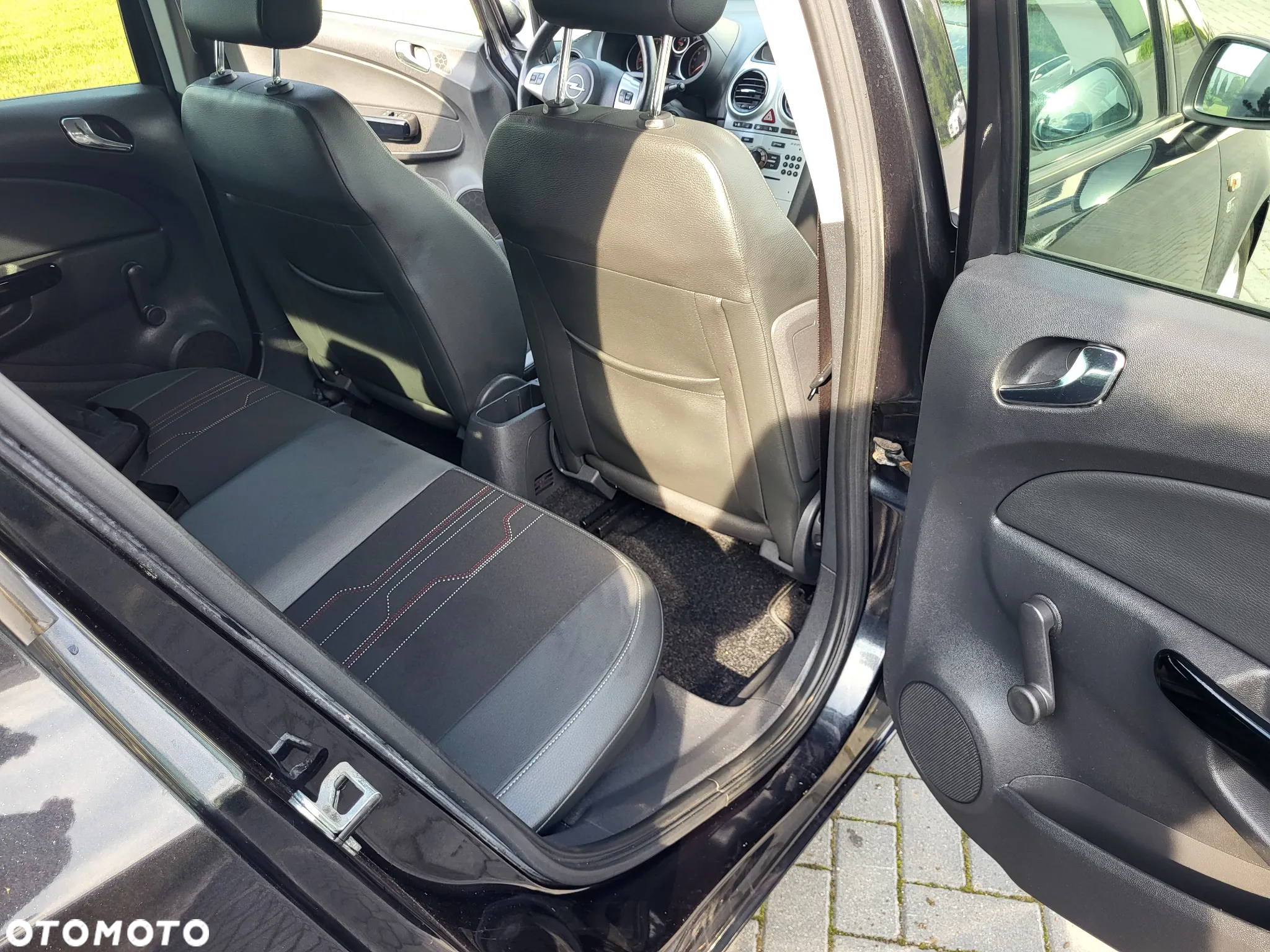 Opel Corsa 1.4 16V 150 Jahre - 14