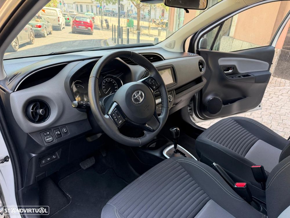 Toyota Yaris 1.5 HSD Comfort +P.Style+P.Techno - 7