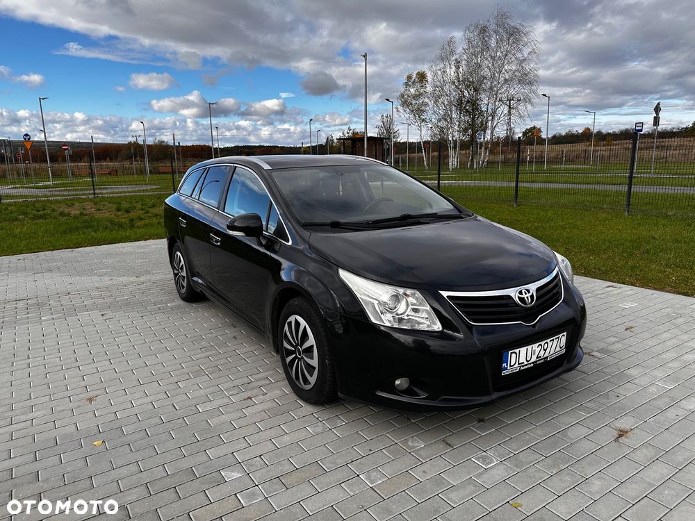 Toyota Avensis 2.0 D-4D Combi Sol - 1