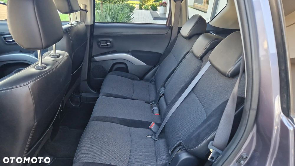 Mitsubishi Outlander 2.0 Invite 2WD - 13