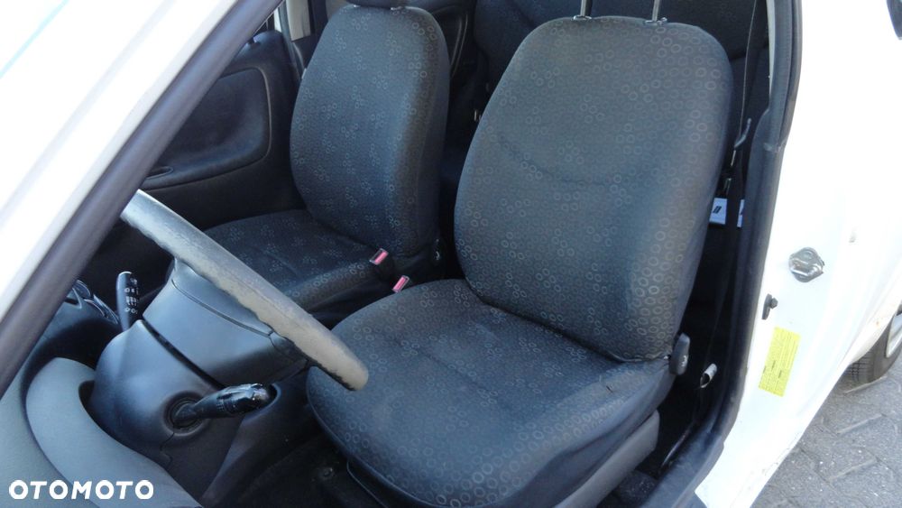 Toyota Yaris - 7