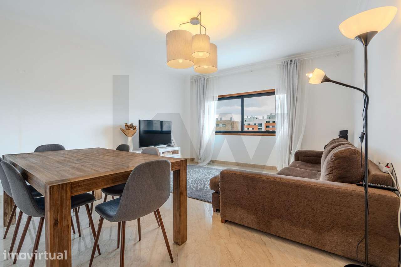 Apartamento T2 com varanda e 2 lugares de parqueamento nas Colinas do - Grande imagem: 5/37