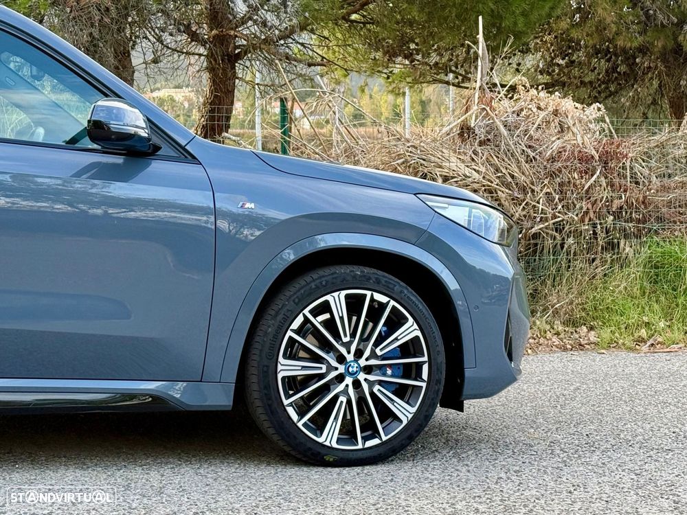 BMW iX1 eDrive20 Pack Desportivo M - 23