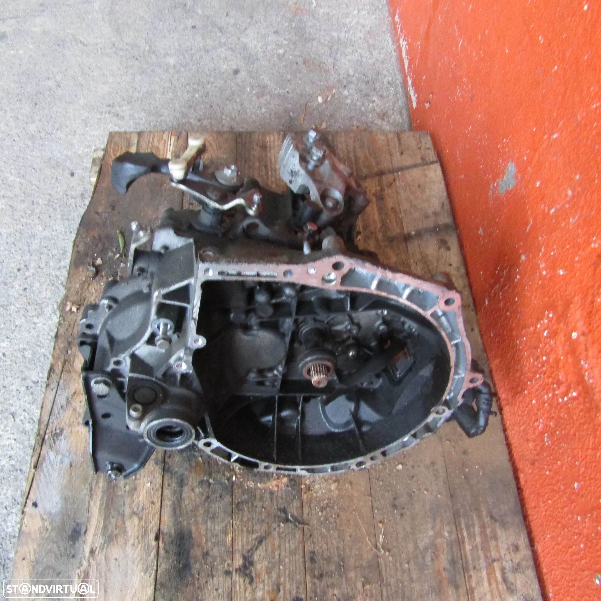 Caixa de velocidades Peugeot 207 1.4 gasolina com referencia 20CQ88 - 1