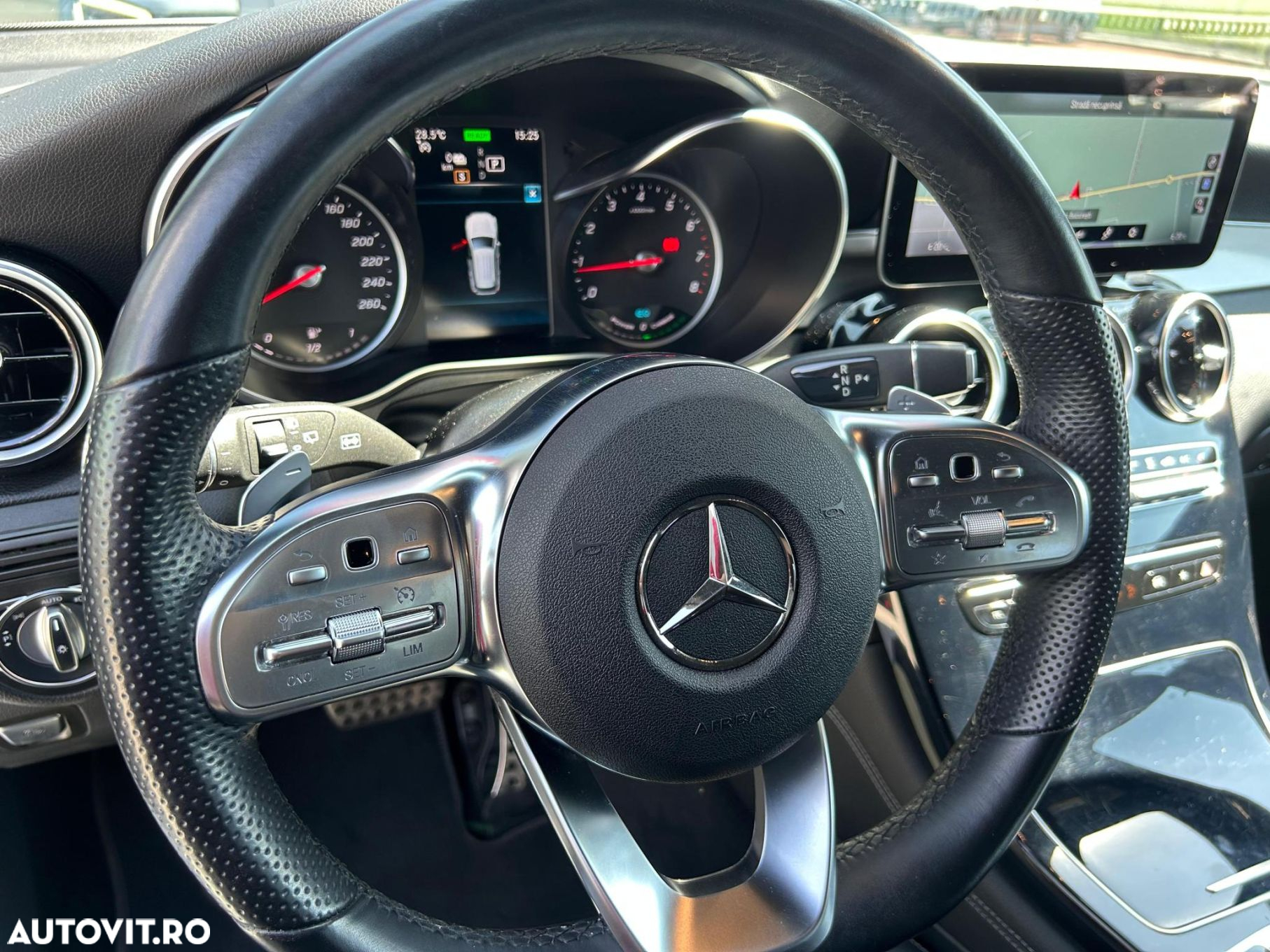 Mercedes-Benz GLC 300 e 4Matic 9G-TRONIC AMG Line - 18