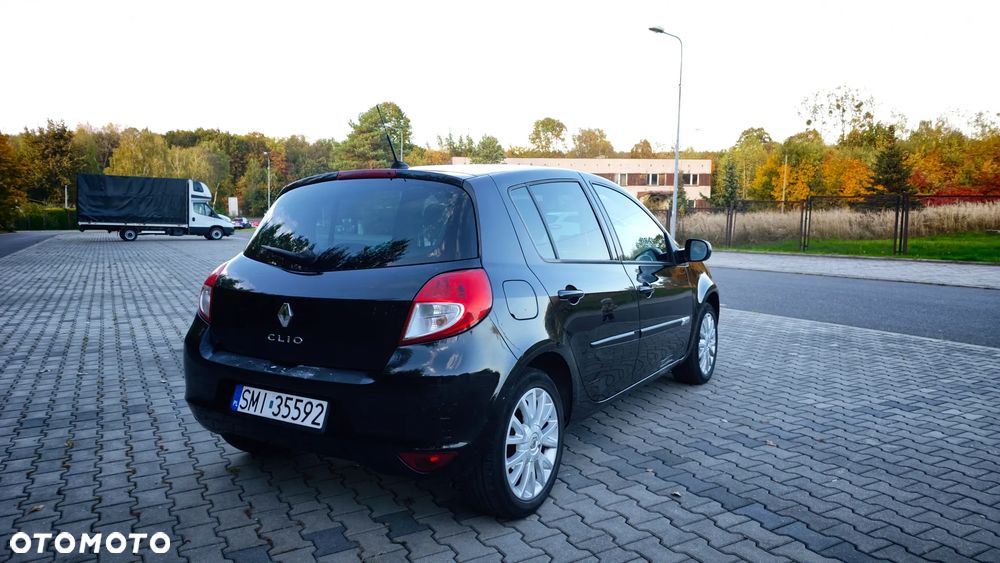 Renault Clio 1.2 16V 75 Night and Day - 6