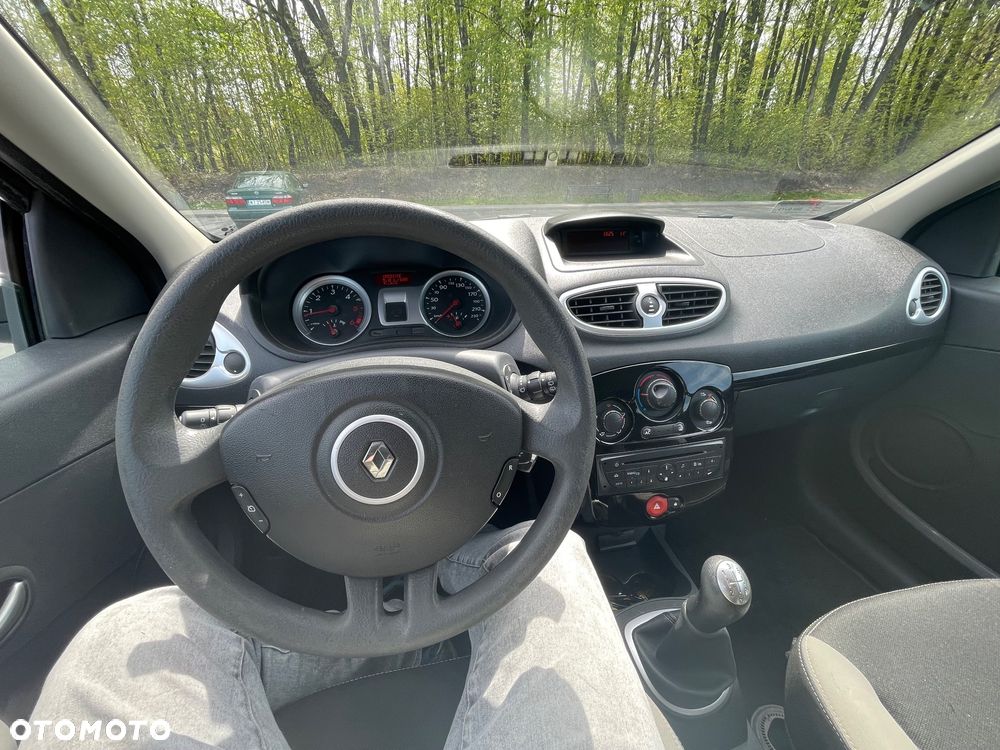 Renault Clio - 11