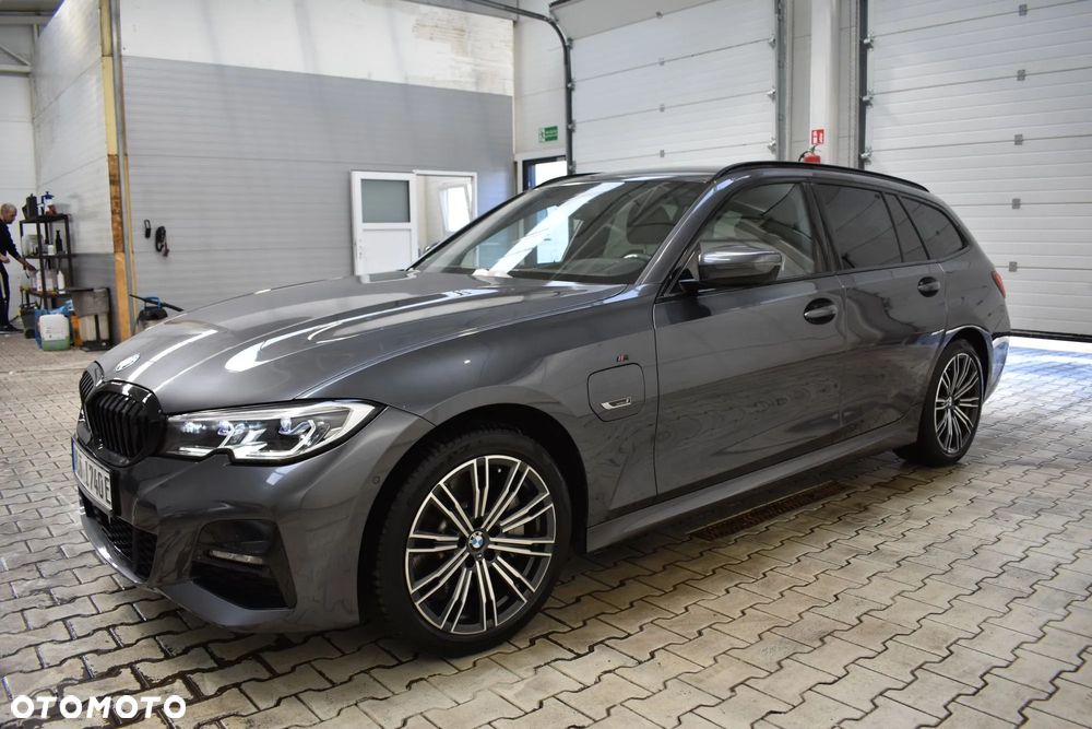 BMW Seria 3 330e M Sport - 9