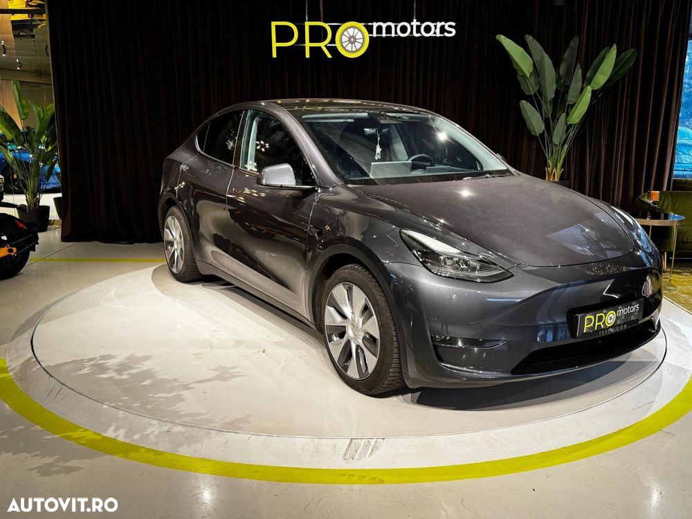 Tesla Model Y - 1
