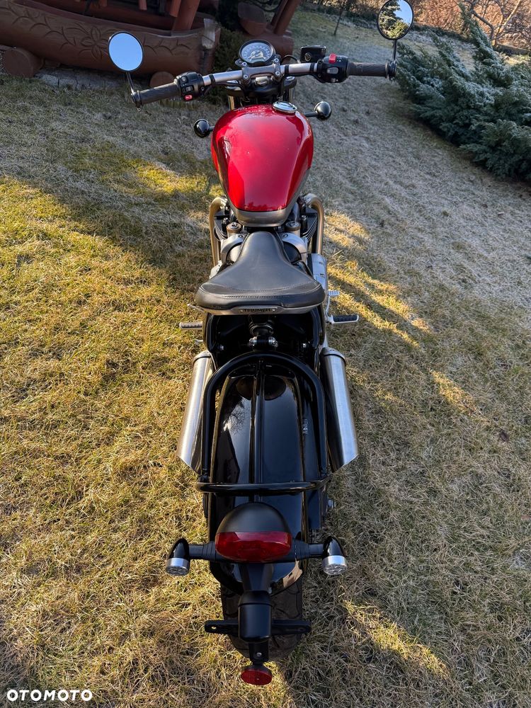 Triumph Bonneville Bobber - 10