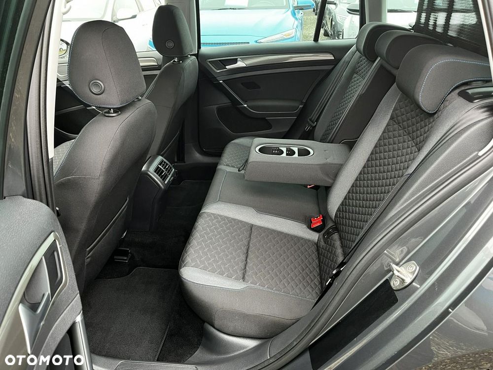 Volkswagen Golf - 31