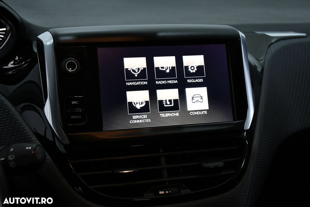 Peugeot 2008 1.2 L PureTech Turbo S&S Allure - 22
