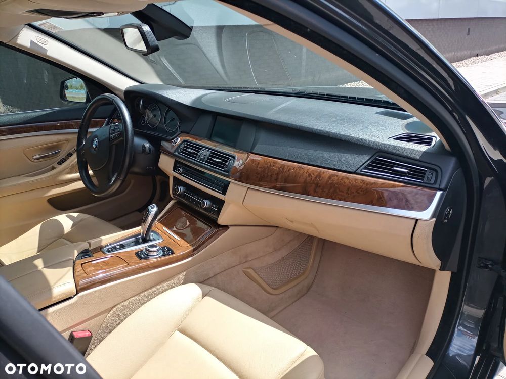 BMW Seria 5 525d - 13