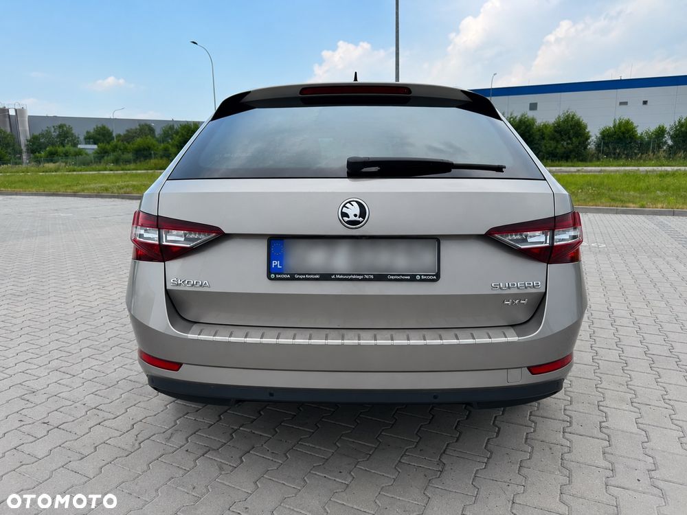 Skoda Superb 2.0 TDI 4x4 L&K DSG - 6