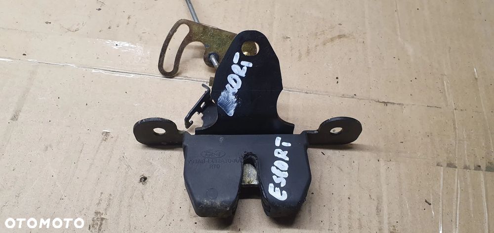 Zamek klapy bagażnika Ford Escort MK7 Cabrio V93AB-L432A30-AA - 3