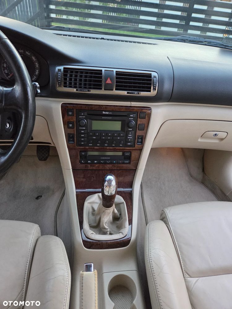 Skoda Superb 2.0 TDI DPF Exclusive - 30