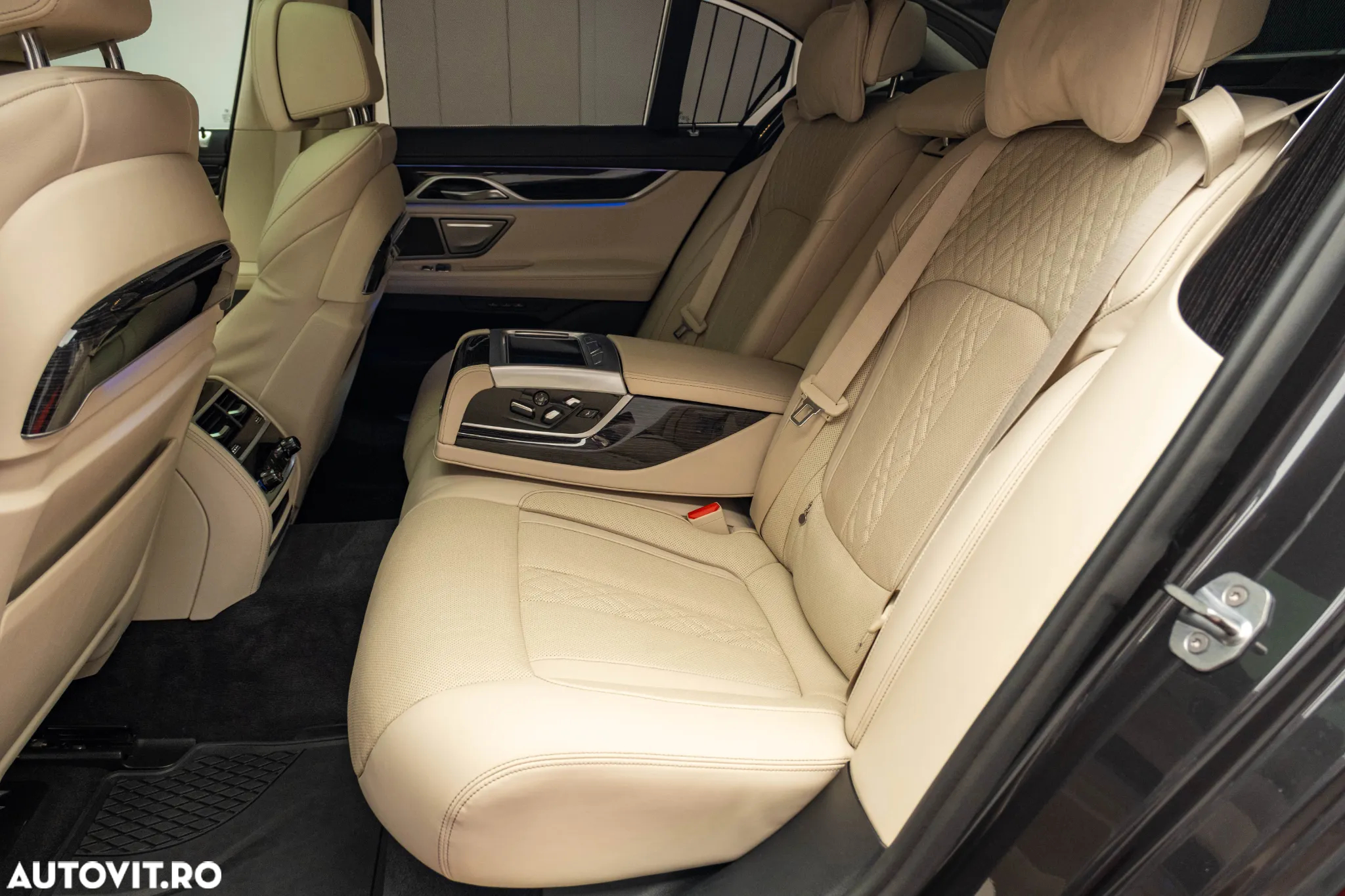 BMW Seria 7 750d xDrive - 32