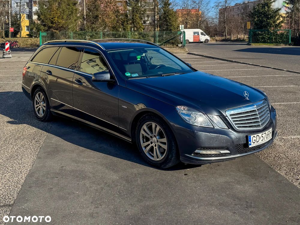 Mercedes-Benz Klasa E 200 T BlueEFFICIENCY 7G-TRONIC Elegance - 4