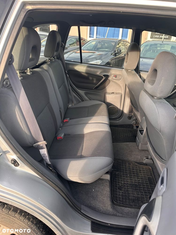 Toyota RAV4 D-4D 4x4 Sol - 11