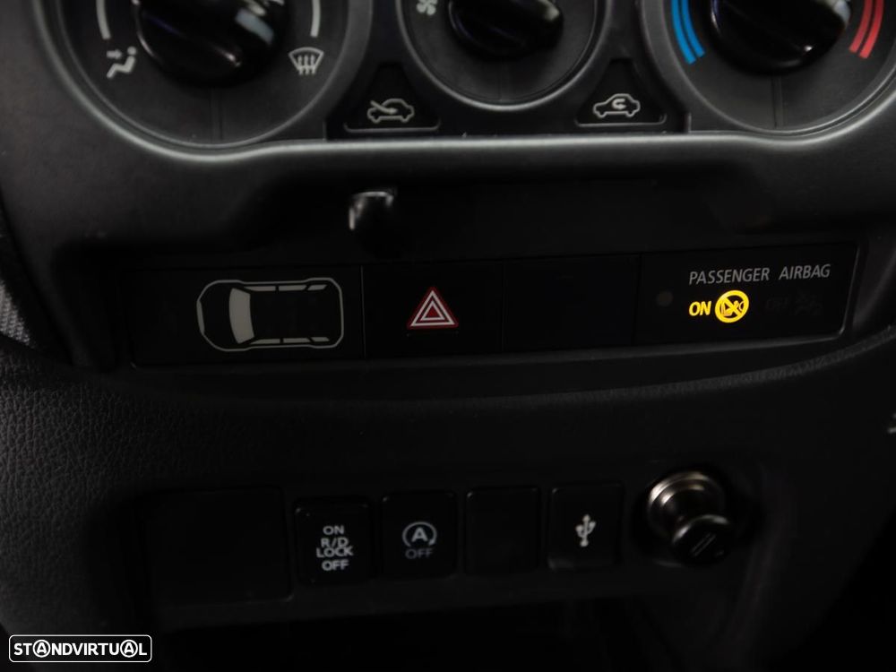 Mitsubishi L200 2.4 DI-D Club Invite 4WD c/IVA - 17