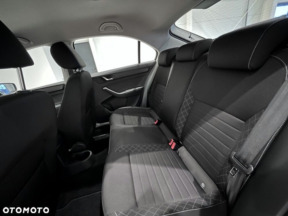 Skoda RAPID 1.2 TSI Style DSG - 10