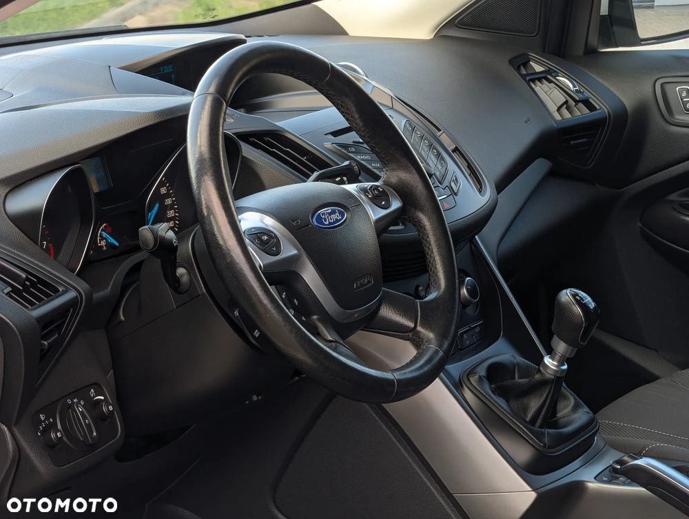 Ford Kuga 1.6 EcoBoost 2x4 Titanium - 23