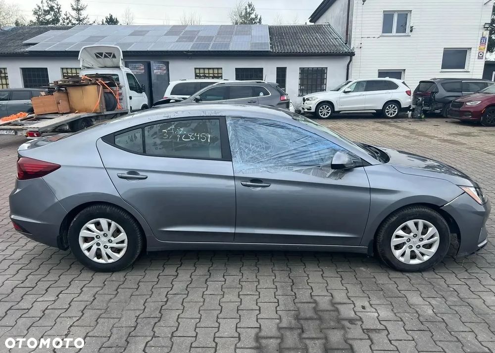 Hyundai Elantra - 6