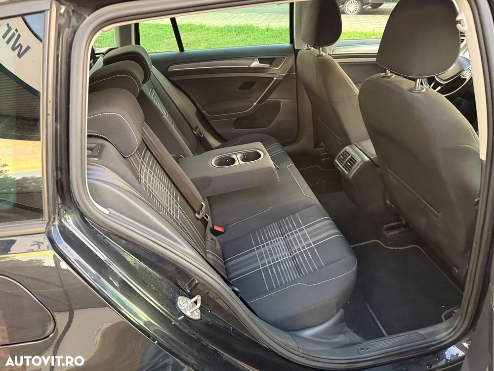 Volkswagen Golf - 10