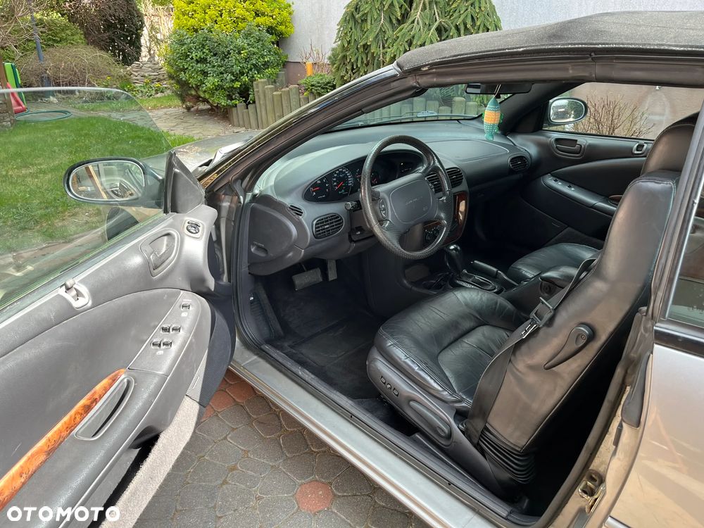 Chrysler Stratus - 15