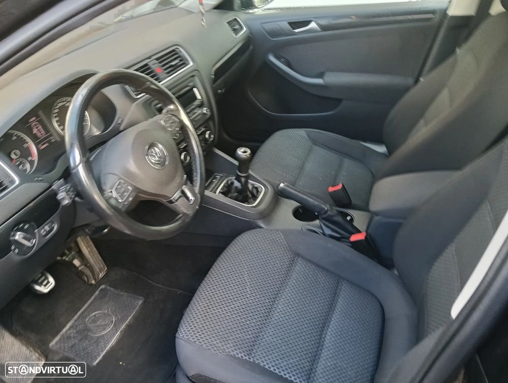 VW Jetta 1.6 TDi Blue Motion Comfortline - 11