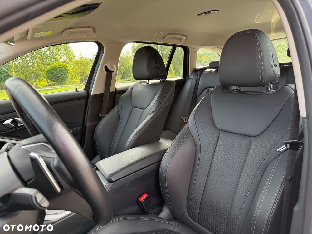 BMW Seria 3 318d Touring - 23