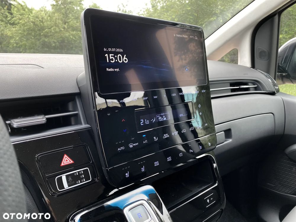 Hyundai Staria 1.6 T-GDI HEV Luxury - 25